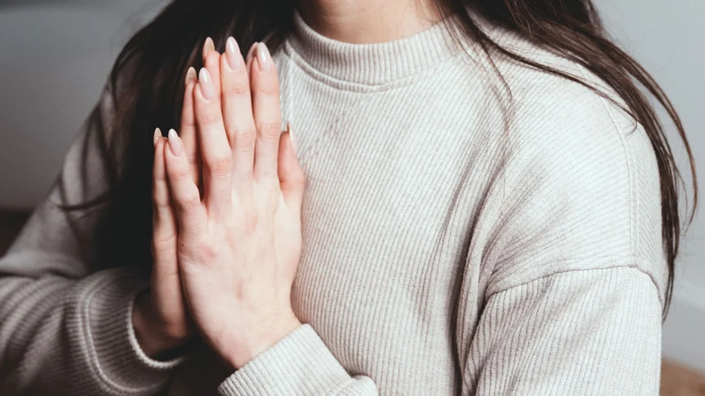 Personne exprimant sa gratitude après une séance