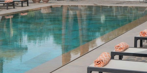 Piscine d'un hôtel bien-être